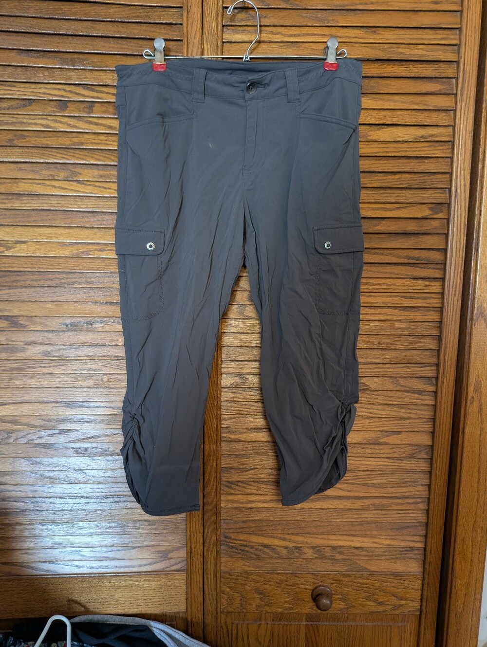 Eddie Bauer Travex Cropped Cargo Pants In Gray Women's Size 8